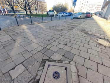 Rozszczelnienie nawierzchni w pasie drogowym - plac Legionów